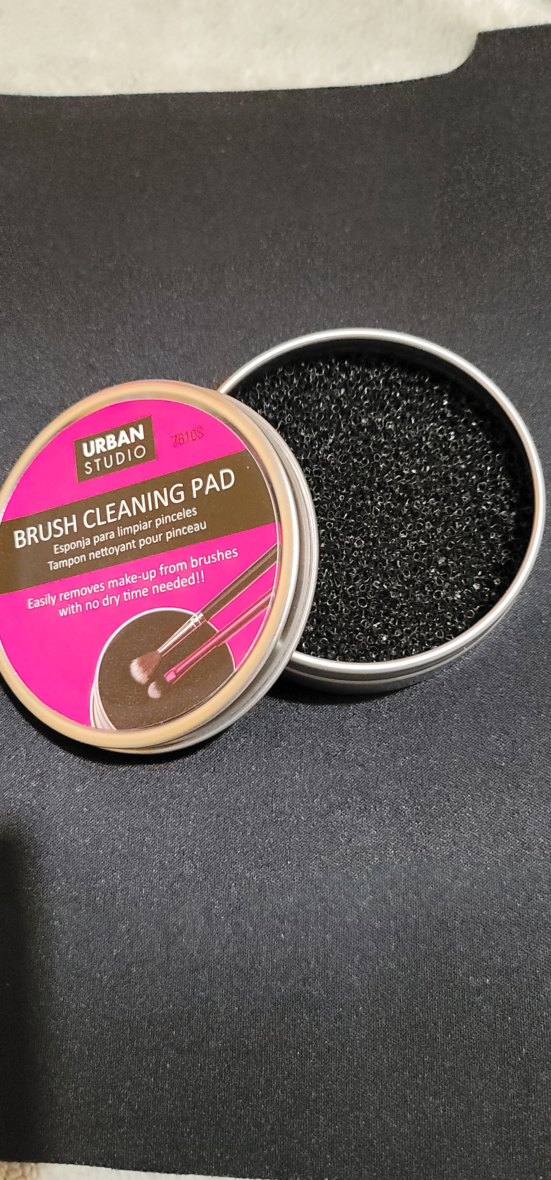 Brush cleaning pad
