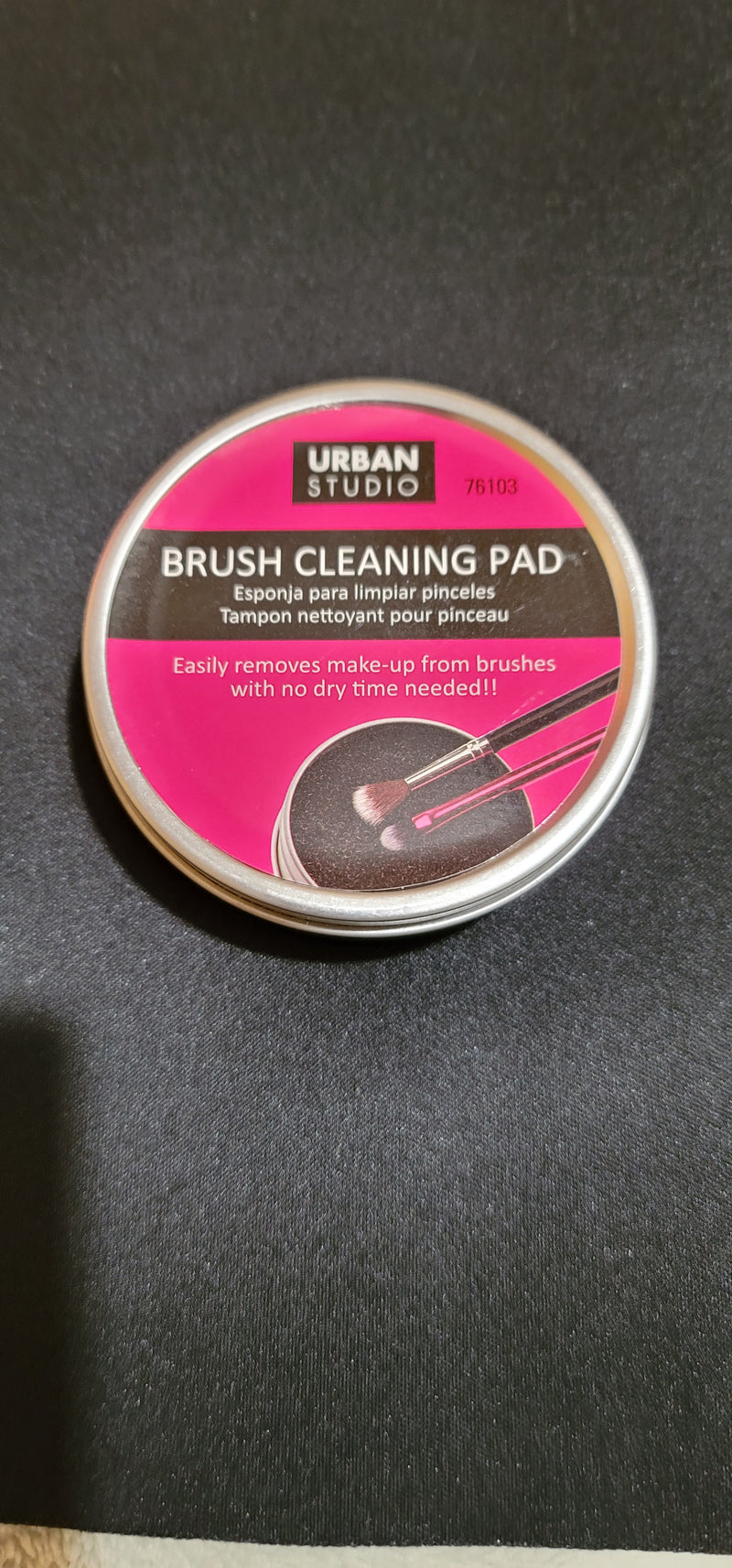 Brush cleaning pad