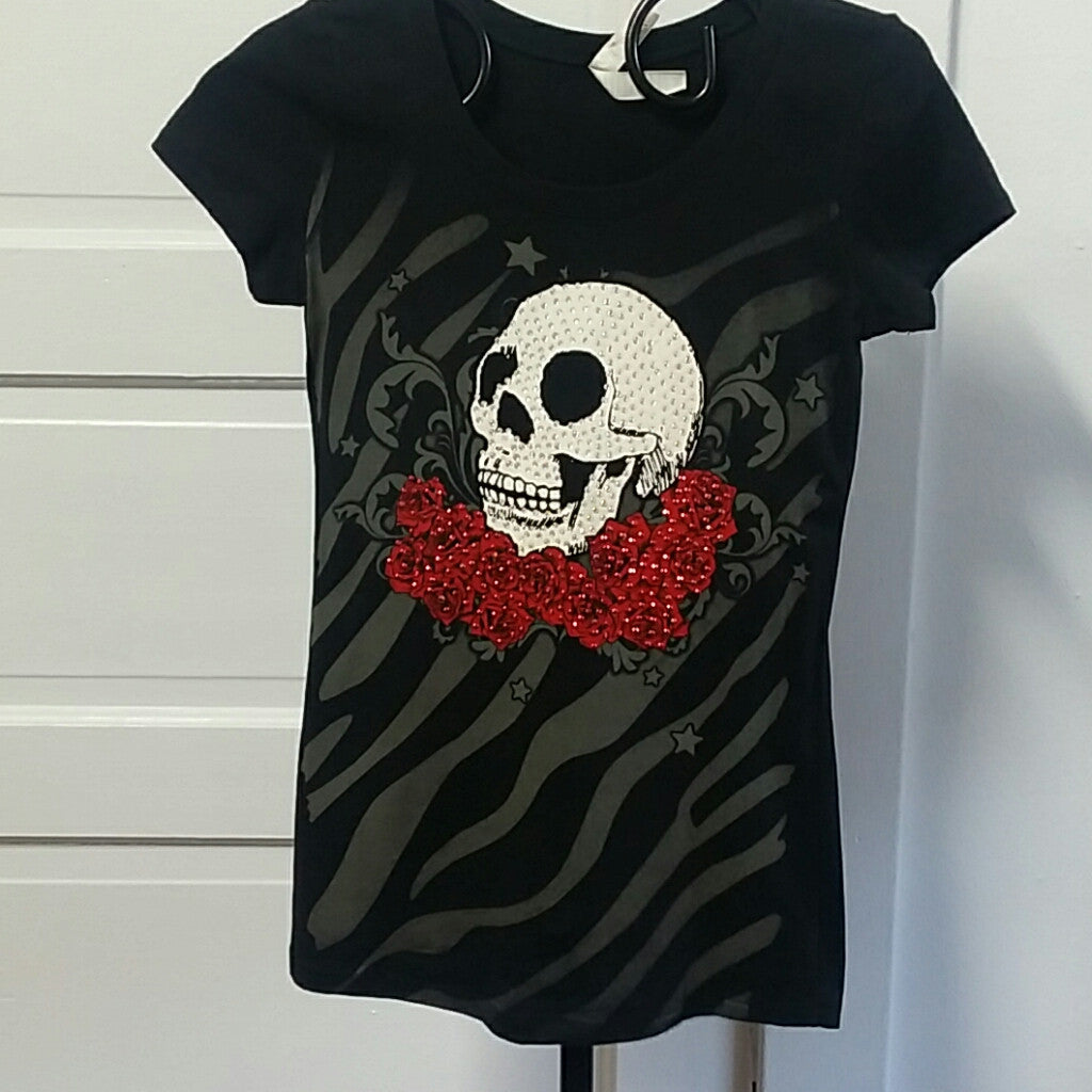 Black skull t-shirt